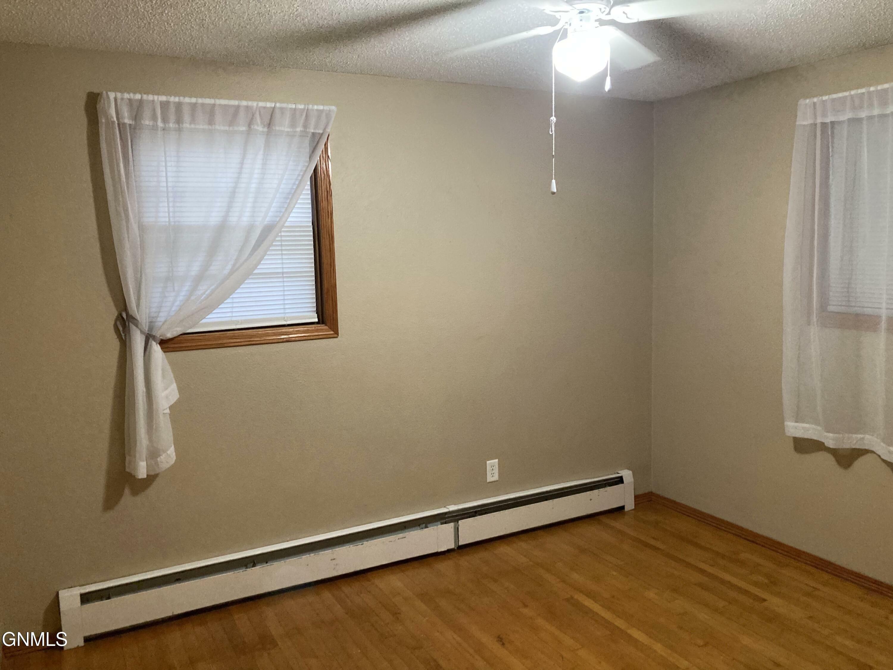 Property Photo:  305 11th Avenue NW  ND 58554 