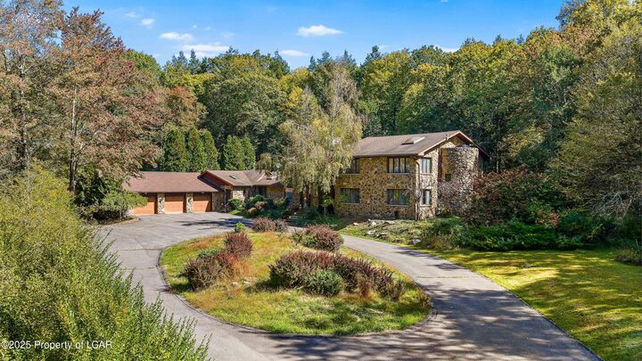 6760 Bear Creek Boulevard  Bear Creek PA 18702 photo
