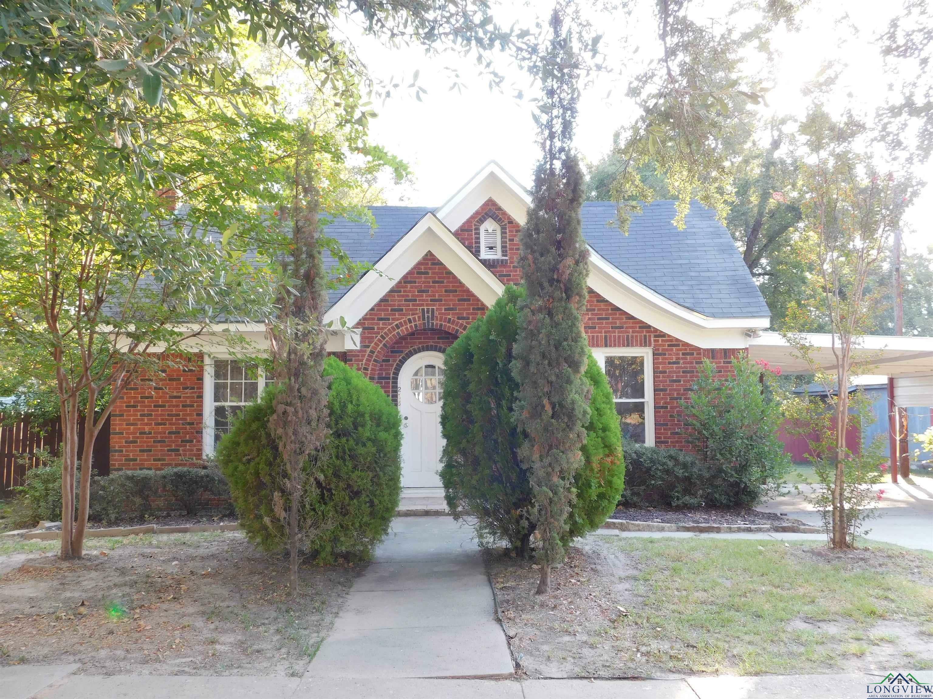 Property Photo:  205 S Montgomery  TX 75644 