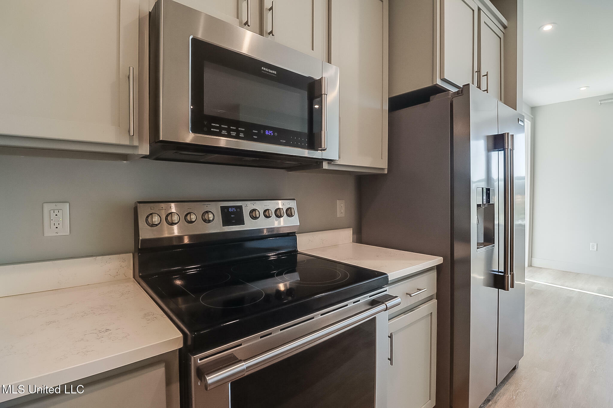 Property Photo:  2501 Bienville Boulevard  MS 39564 