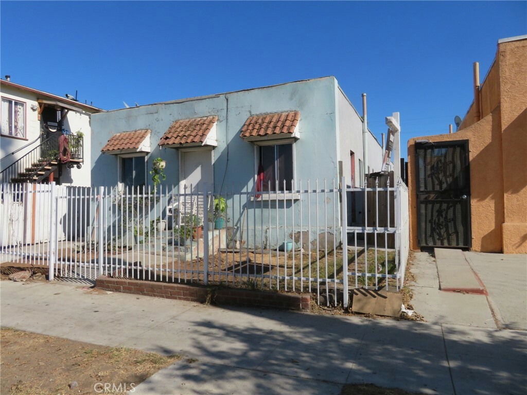 Property Photo: 1636 Pacific Avenue CA 90813