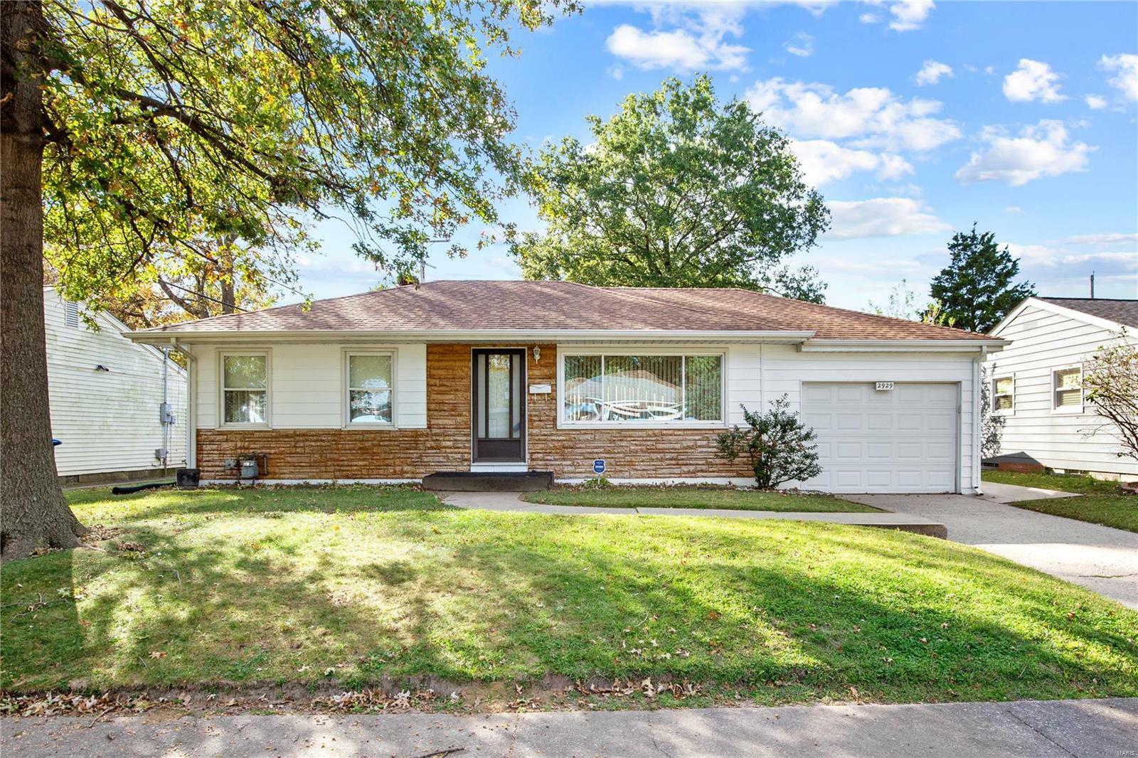 Property Photo:  2929 Fortune Drive  IL 62040 