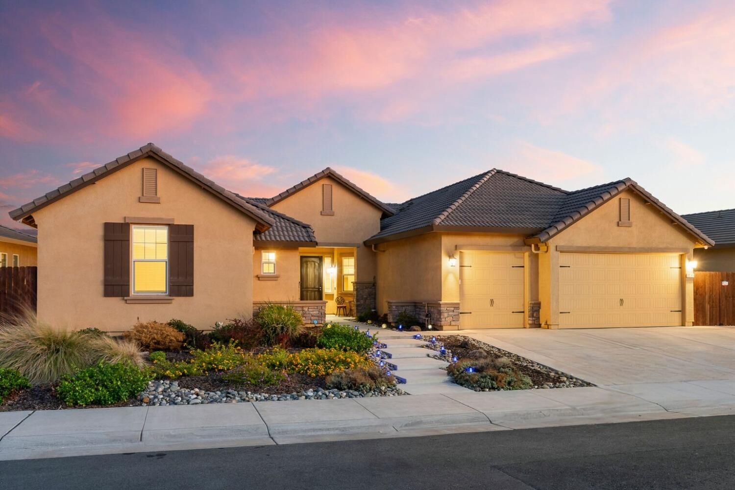 Property Photo: 1086 Cepeda Way CA 95632