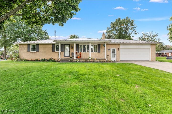5224 Glenoak Drive  Louisville OH 44641 photo