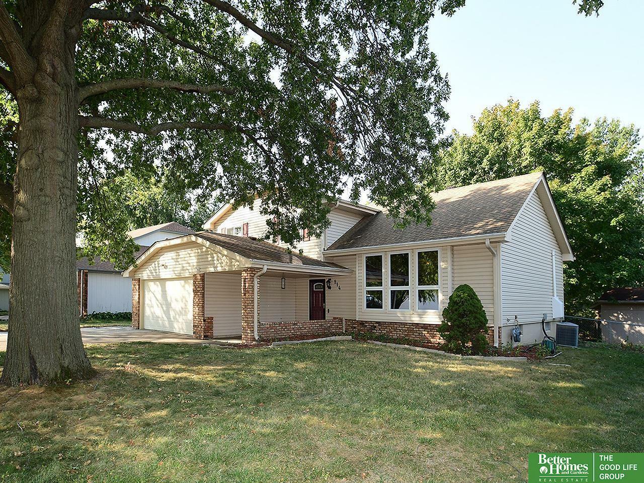 Property Photo:  814 Tara Road  NE 68046 