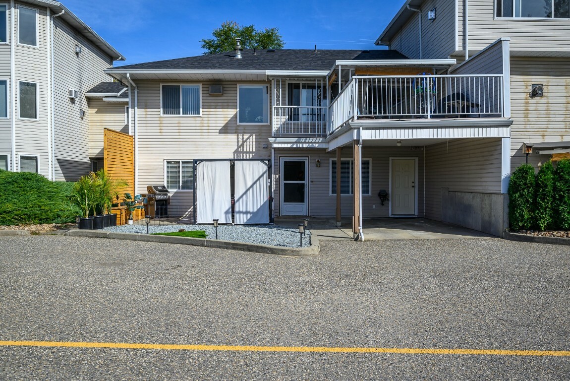 Property Photo:  4404 Pleasant Valley Road 3  BC V1T 4M3 