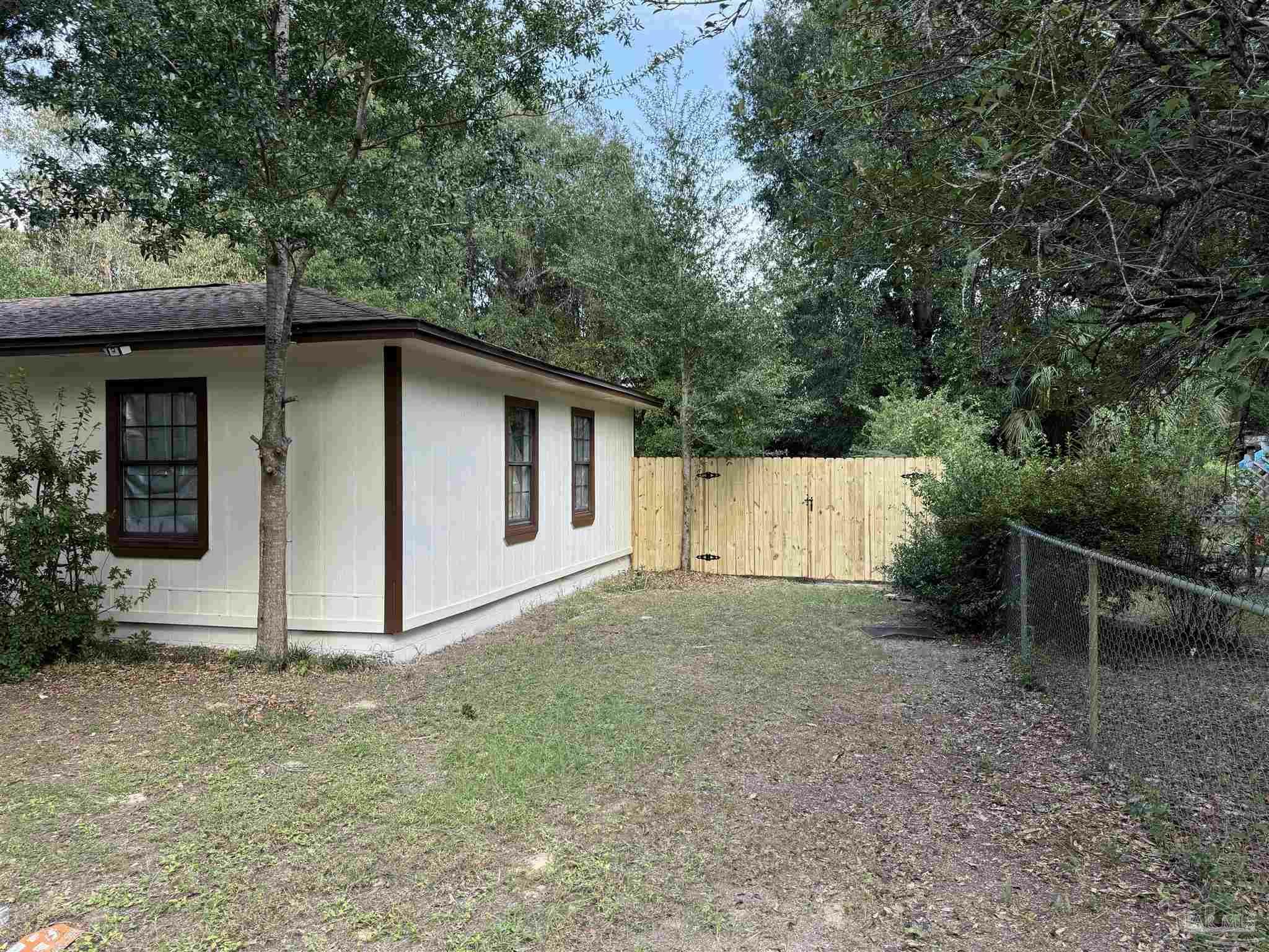 Property Photo:  5758 Hickory St  FL 32570 