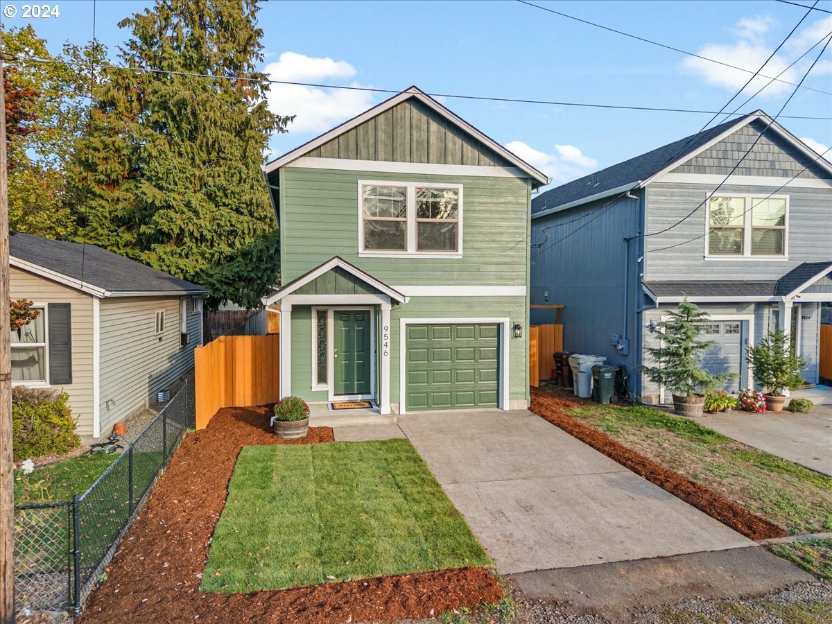 Property Photo:  9546 SE 76th Ave  OR 97222 