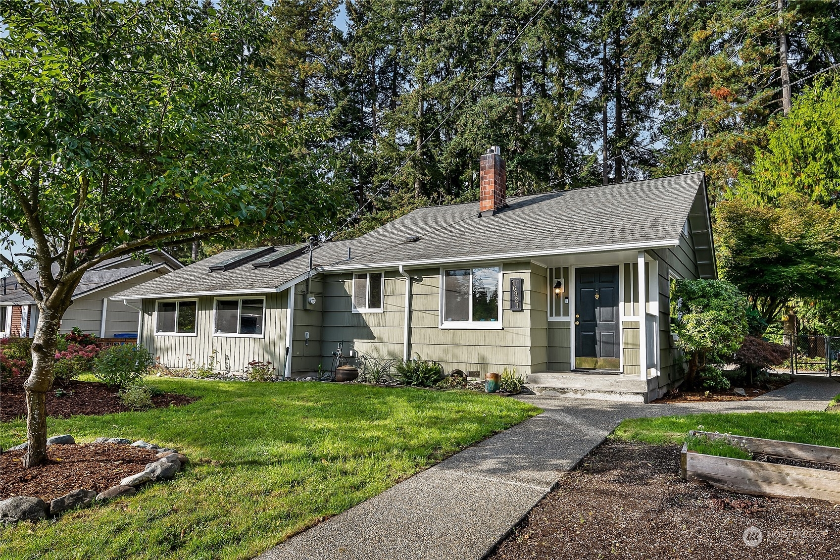 Property Photo:  16921 22nd Avenue NE  WA 98155 