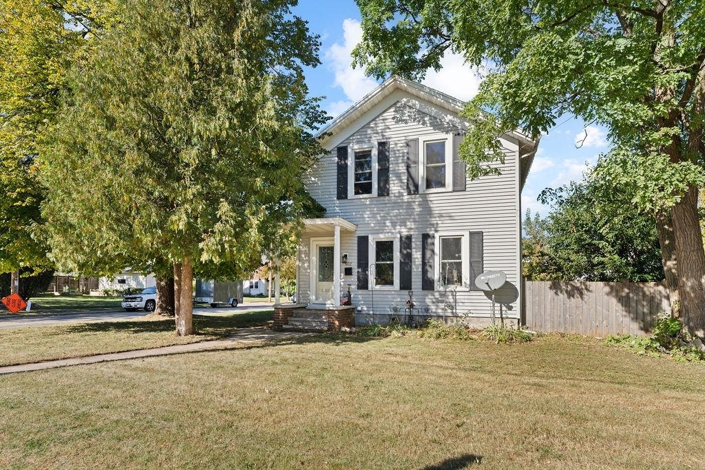 Property Photo:  502 Keyes Street  WI 54952-3408 