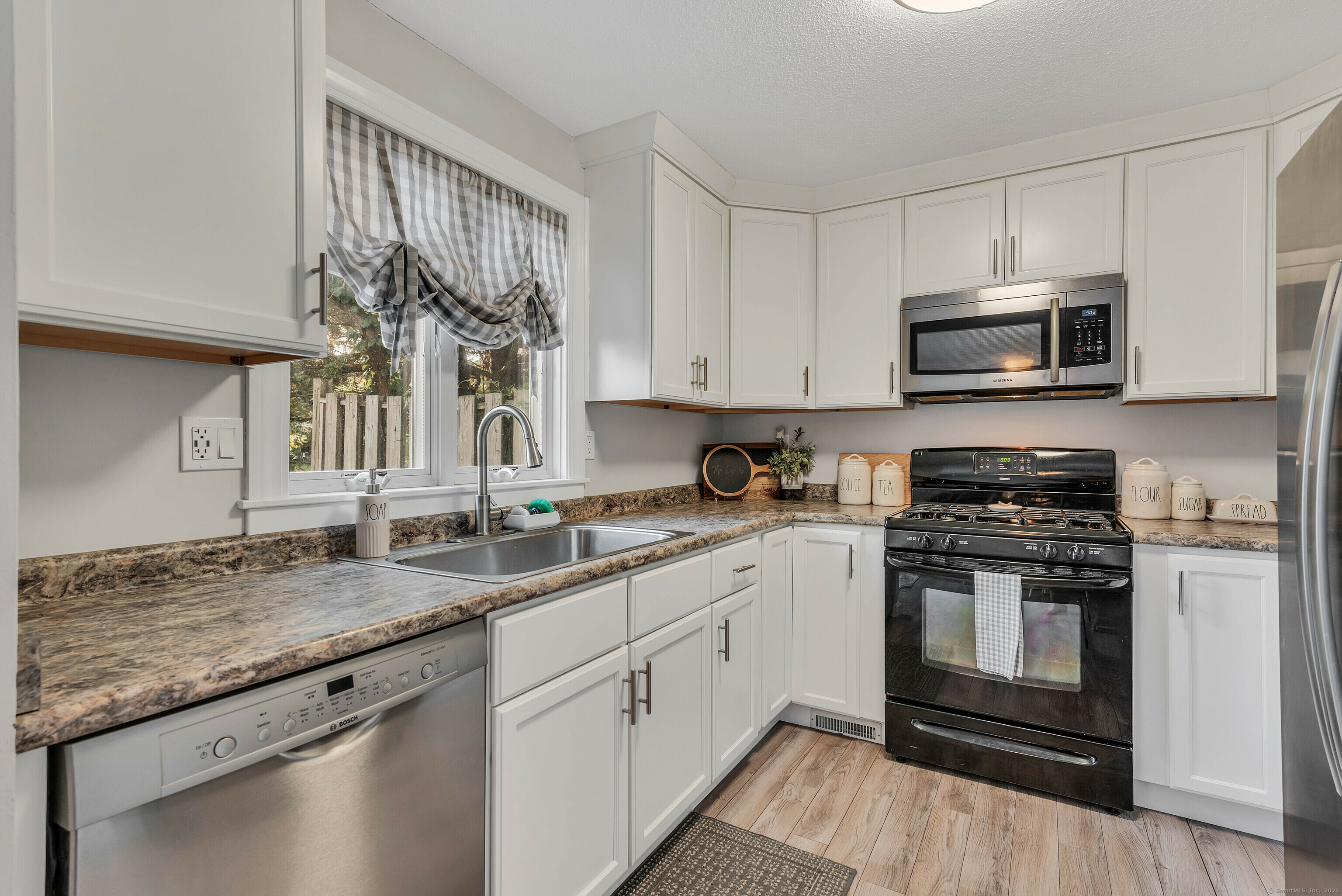 Property Photo:  485 Dowd Avenue 485  CT 06019 