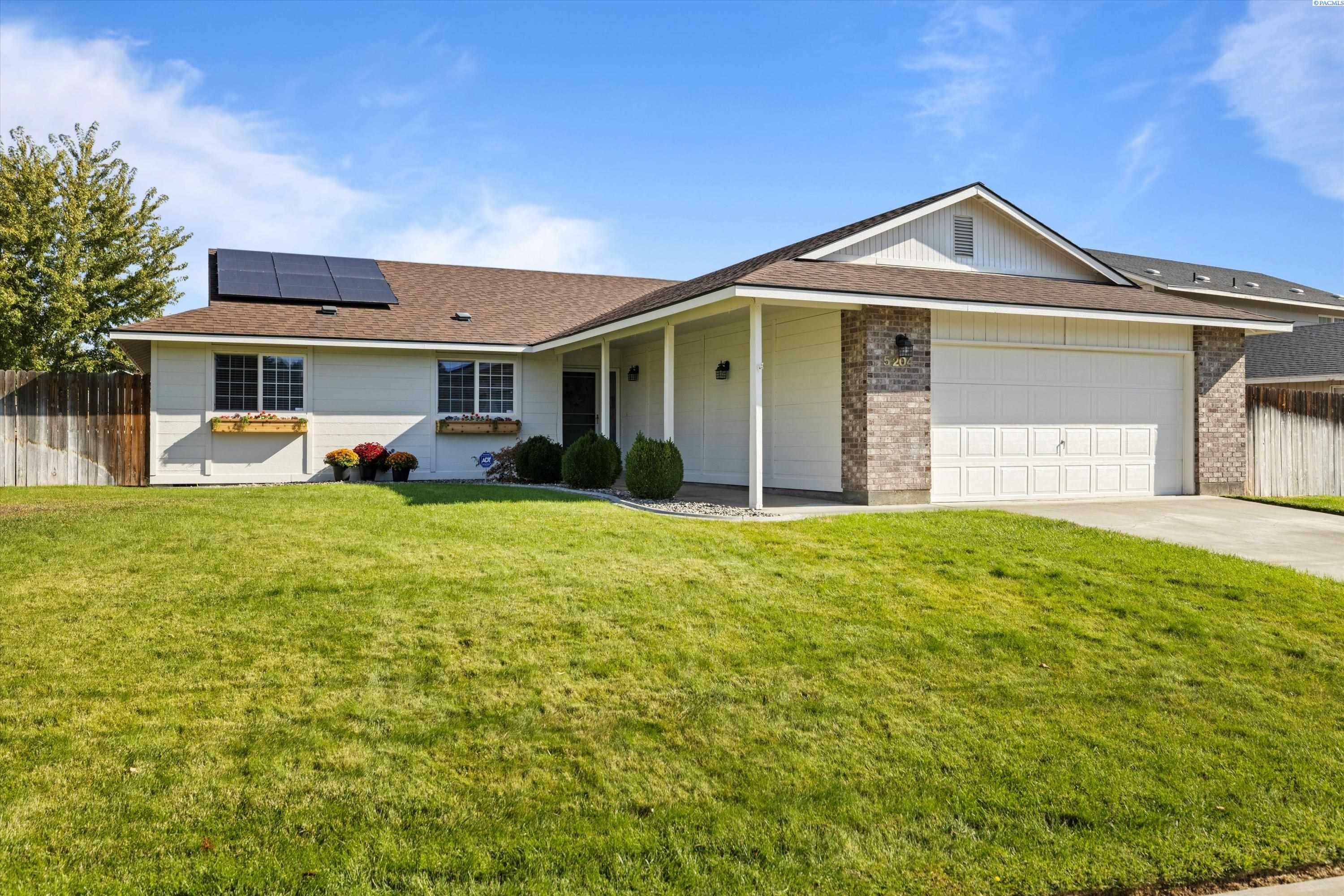 Property Photo:  5204 Blue Heron Blvd  WA 99353 