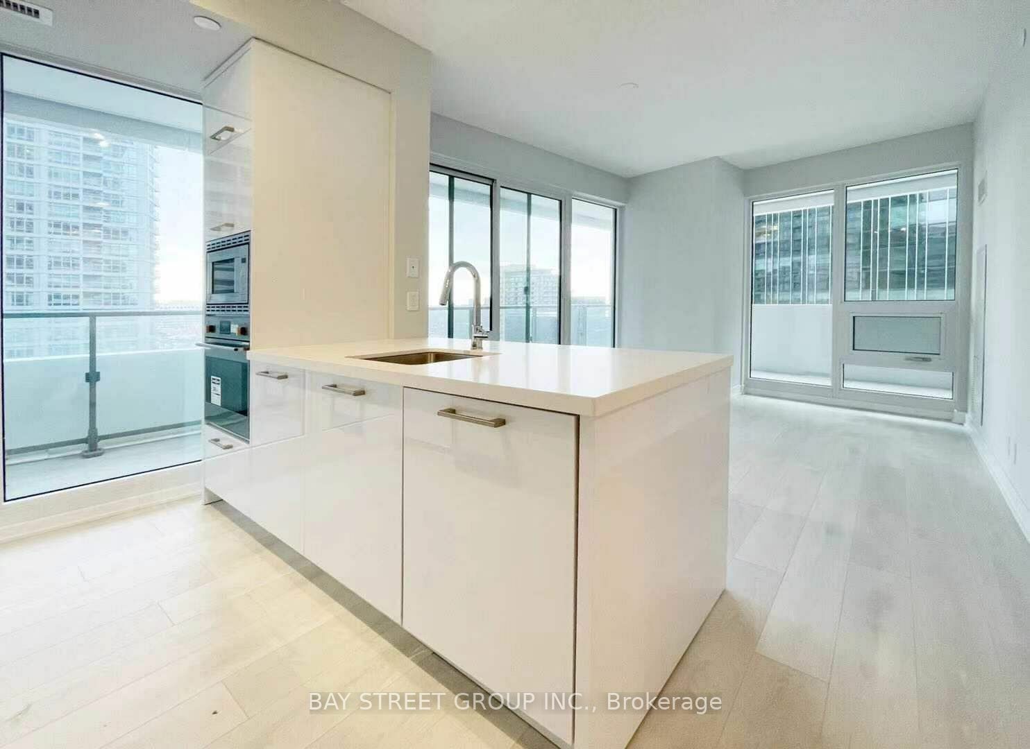 Property Photo:  2221 Yonge St 808  ON M4S 2B4 