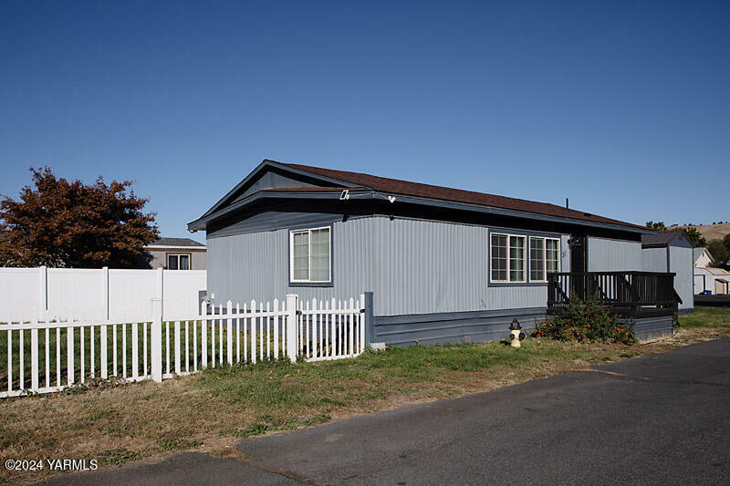 Property Photo:  3005 Castlevale Rd 31  WA 98902 