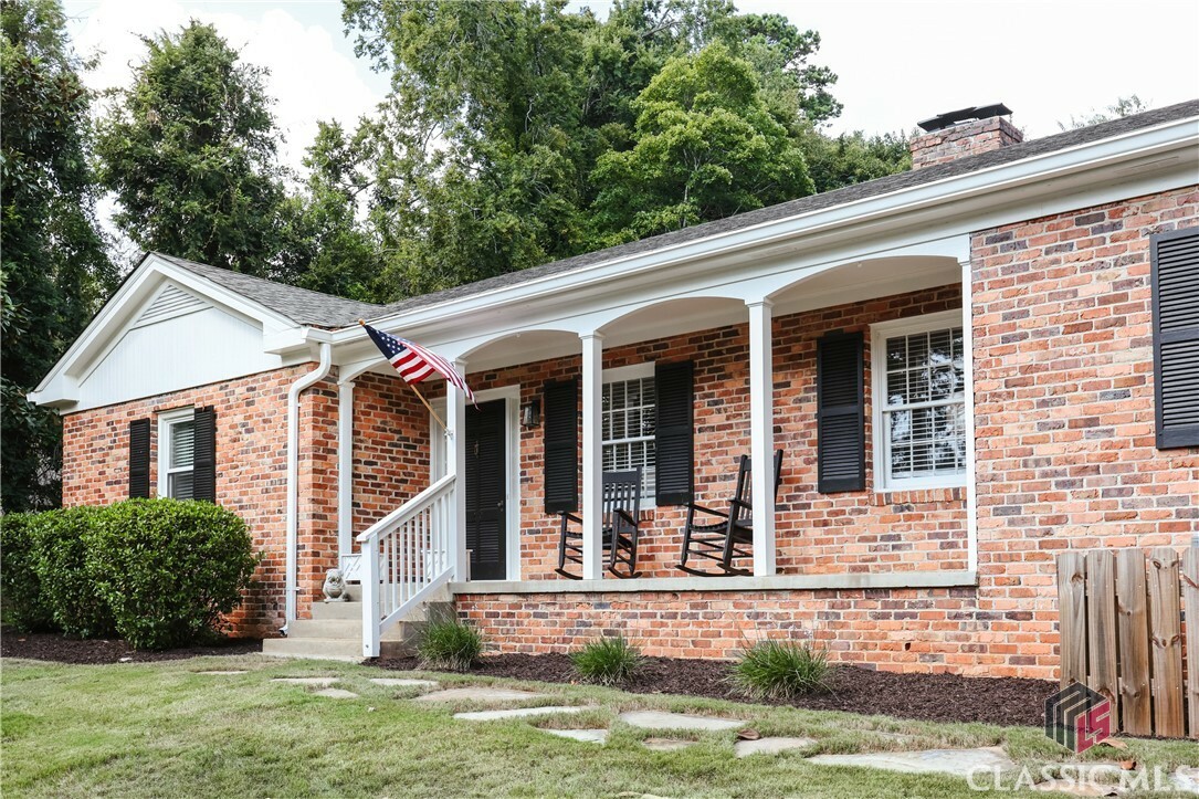 Property Photo:  210 Riverhill Drive  GA 30606 