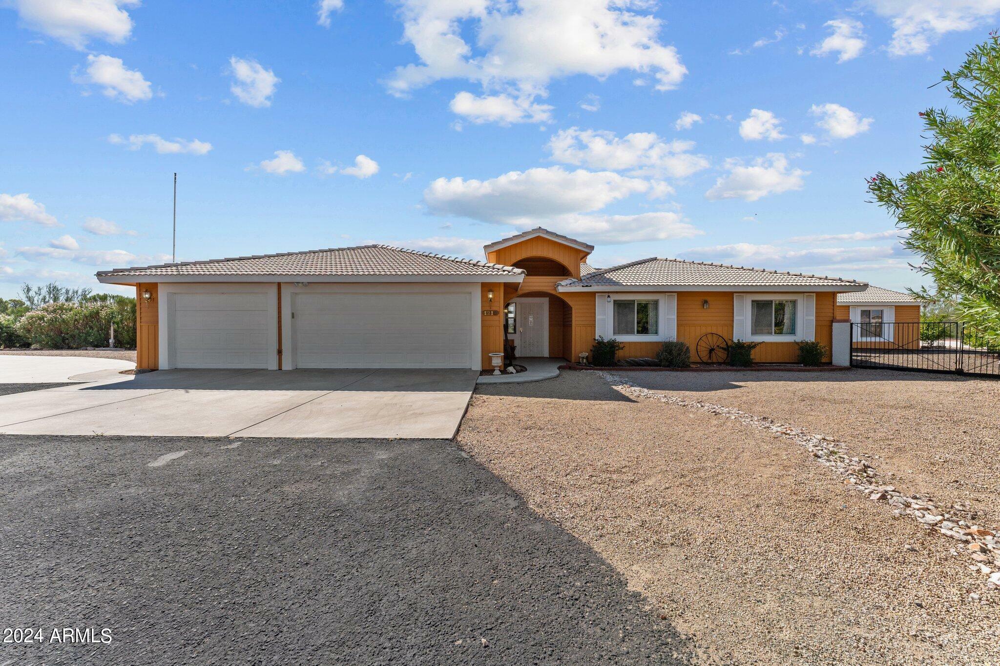 Property Photo:  1216 Easy Street  AZ 85390 