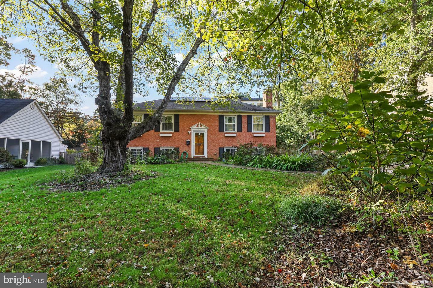 Property Photo:  1935 Foxhall Road  VA 22101 