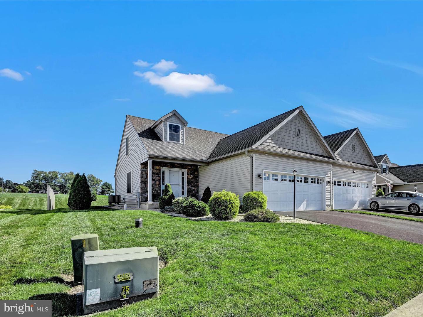 Property Photo:  121 Creekview Drive  PA 17562 