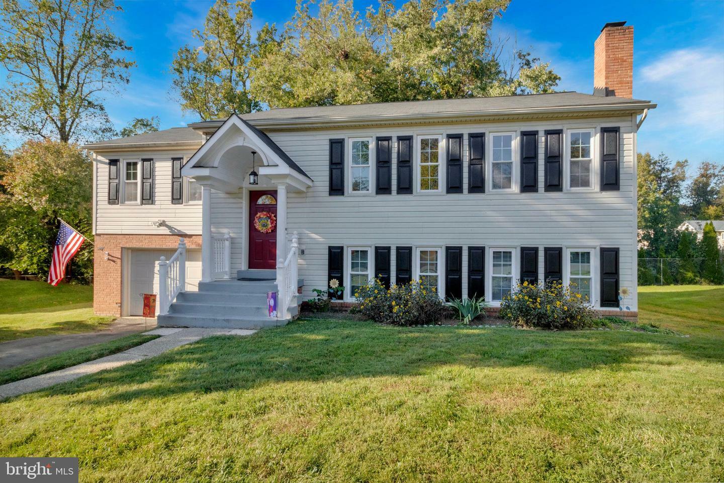 Property Photo:  7406 Beverly Manor Drive  VA 22003 