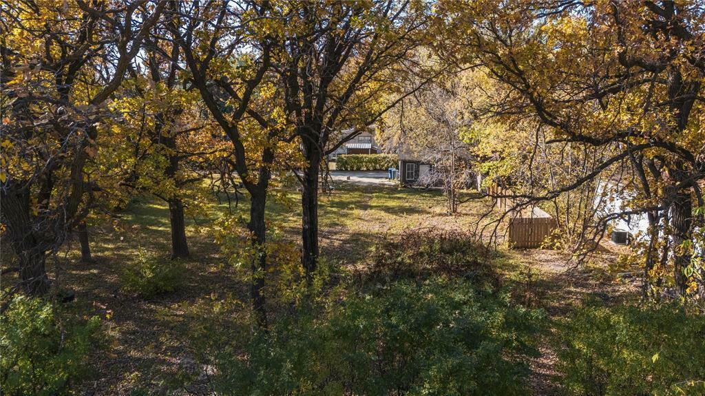 Property Photo: 20824 Burton Avenue MB R2E 0J8
