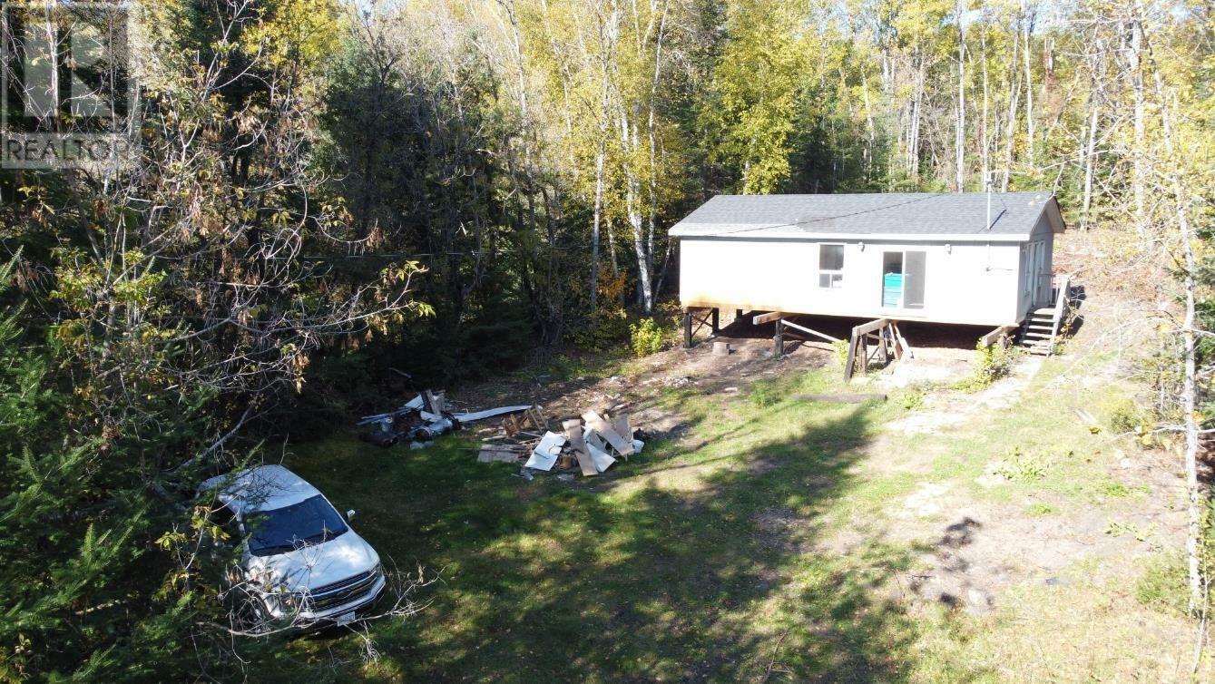 Photo de la propriété:  29 Hawk Lake Rd.  ON P0X 1H0 