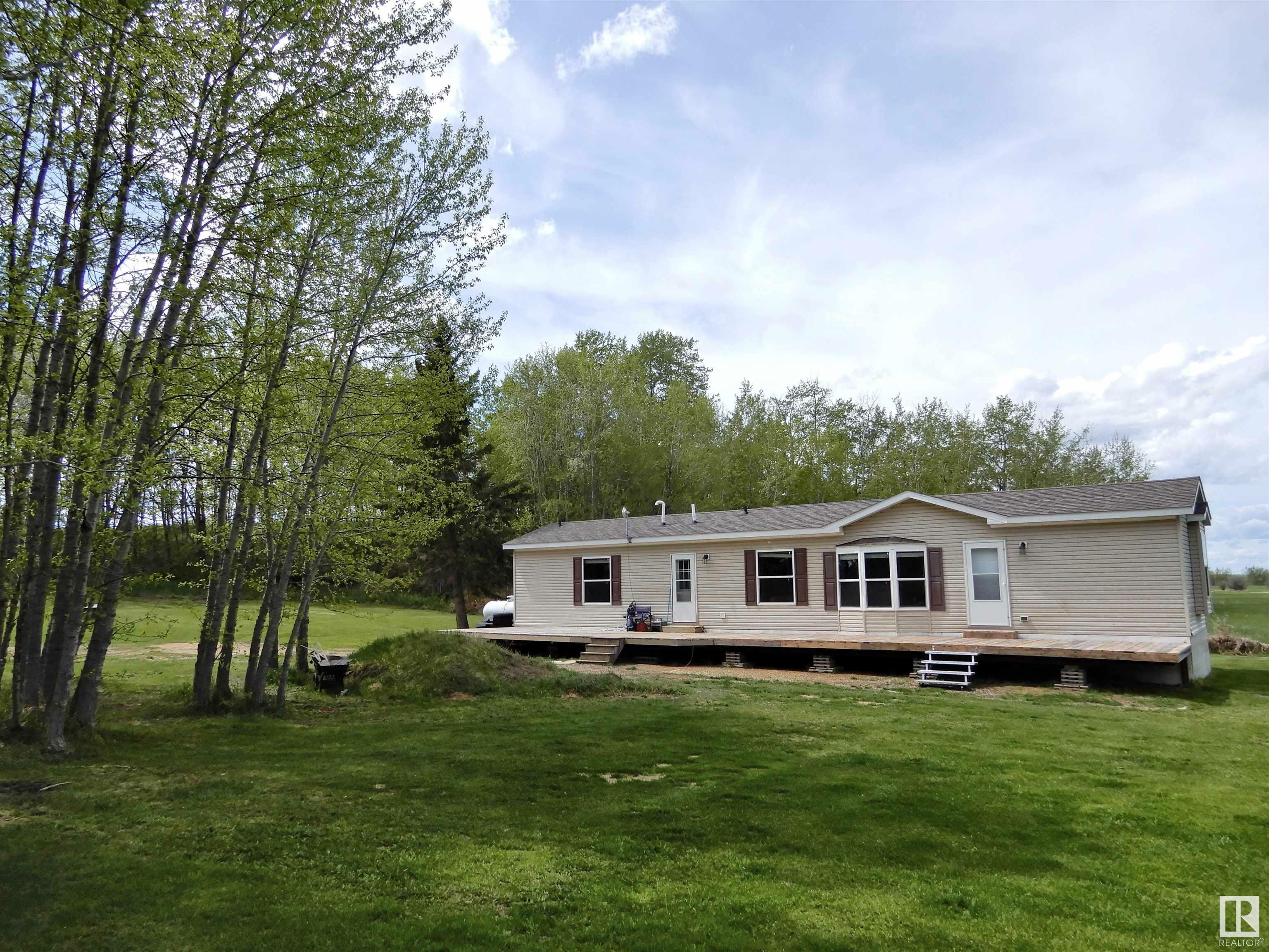 Property Photo:  58518 Rge Rd 60  AB T7N 1N3 