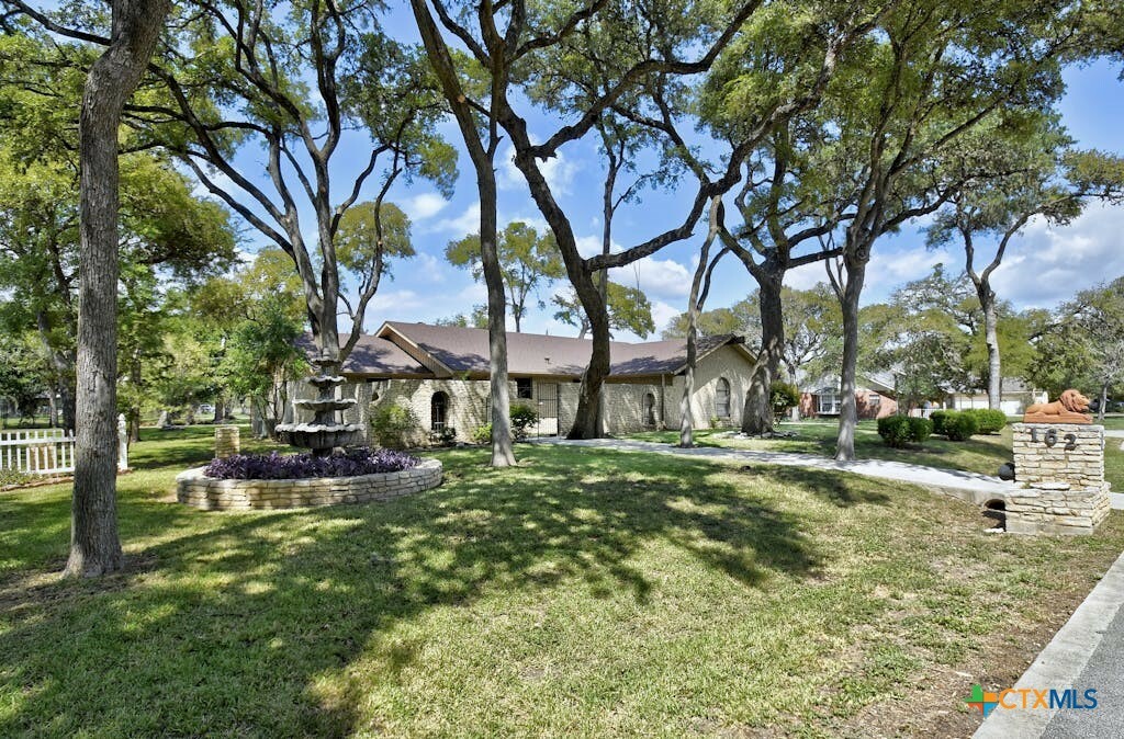 Property Photo:  162 Lone Oak Street  TX 78155 