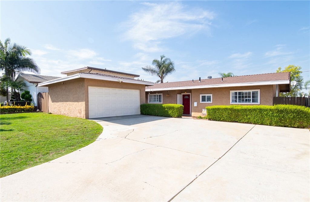 Property Photo: 10237 Mina Avenue CA 90605