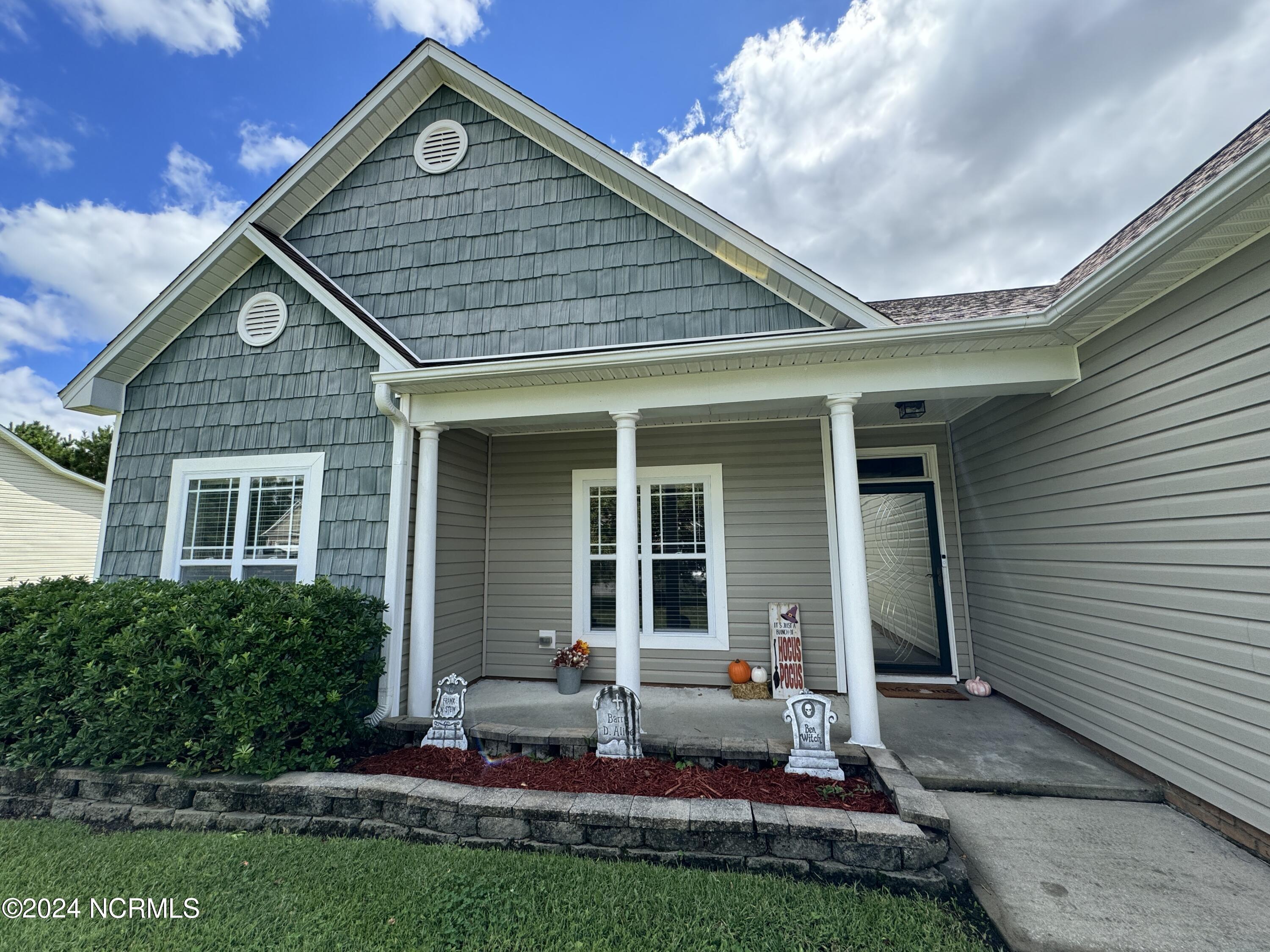 Property Photo: 302 Wynbrookee Lane NC 28546