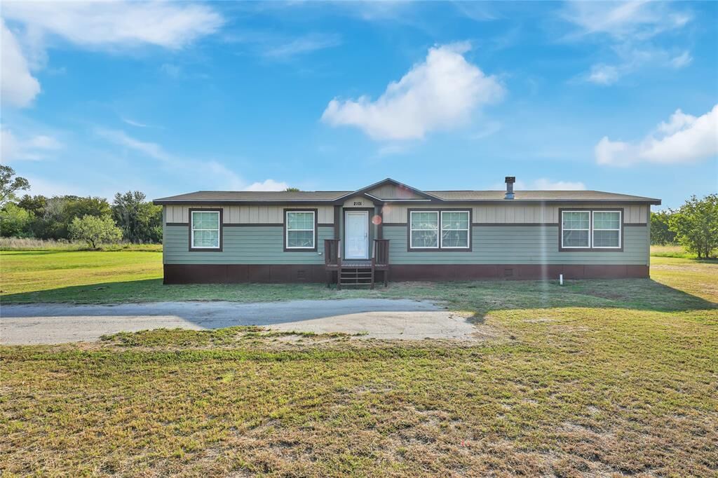 Property Photo: 2101 2nd Avenue TX 76067
