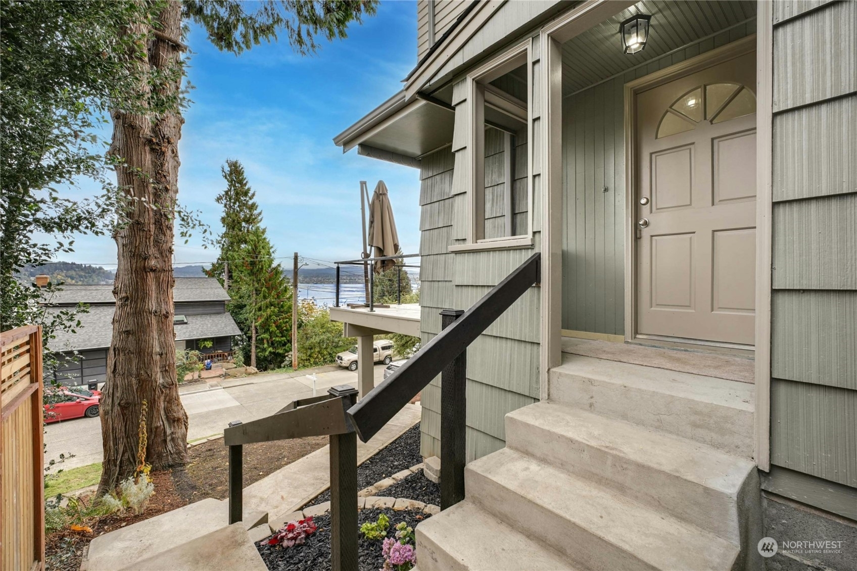 Property Photo:  9919 Arrowsmith Avenue S  WA 98118 