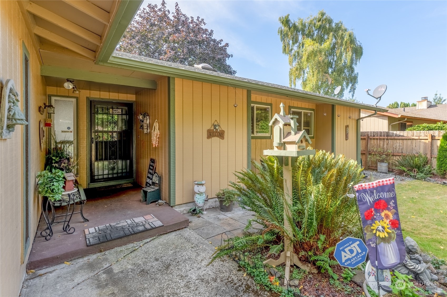 Property Photo:  3903 Pine St  WA 98632 