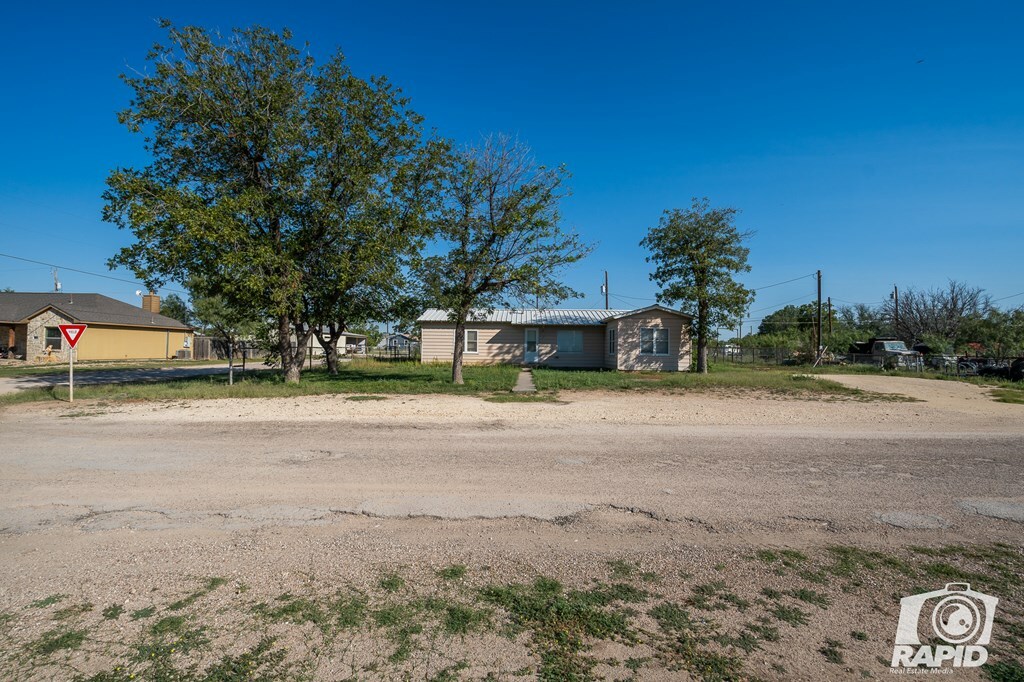 Property Photo:  18 8th St  TX 76951 