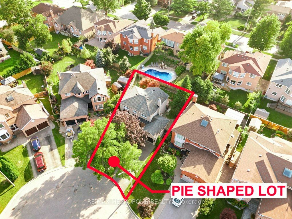 Photo de la propriété:  1028 Moorelands Cres  ON L1W 3K4 