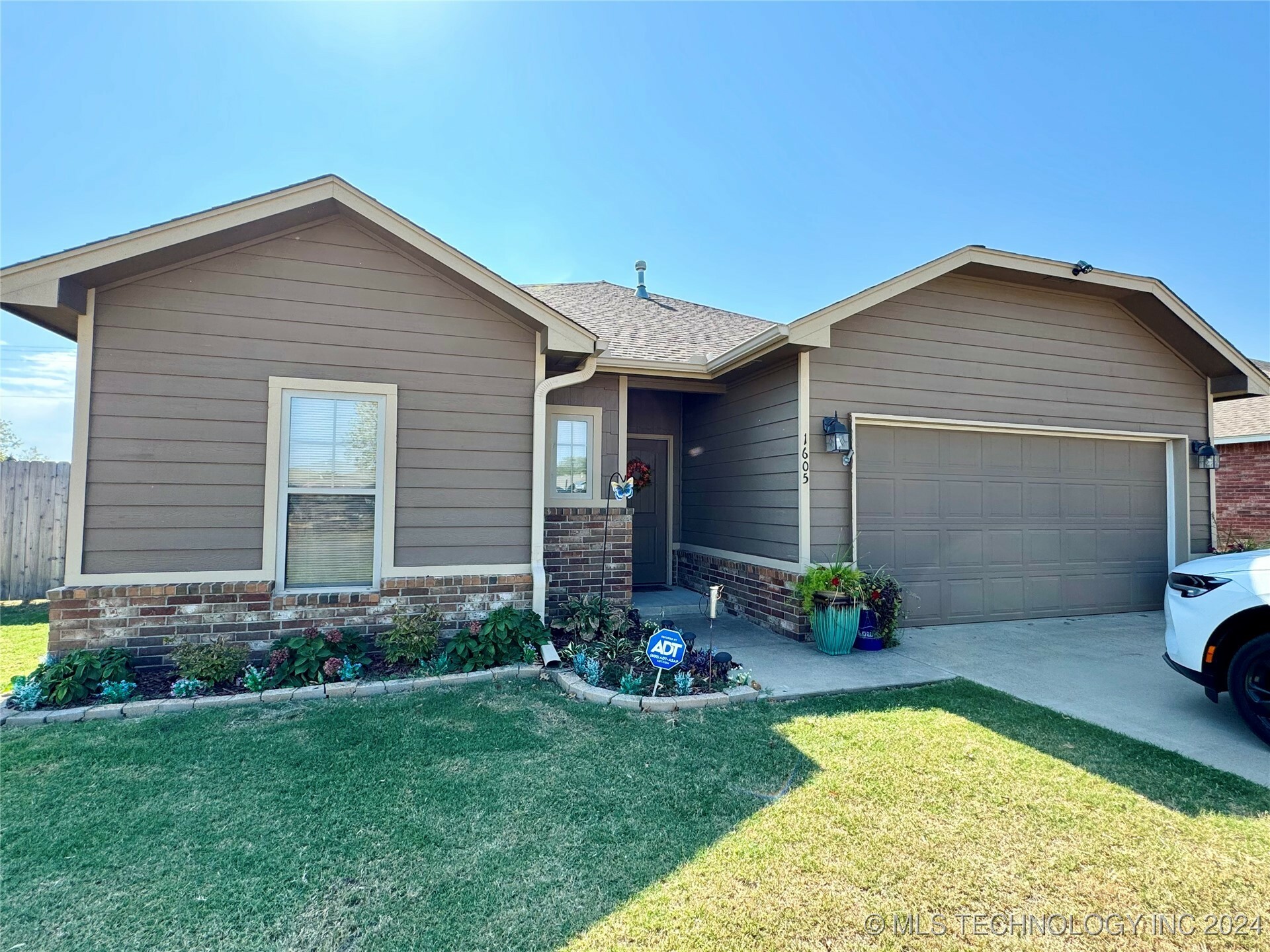 Property Photo:  1605 Timberridge Drive  OK 74023 