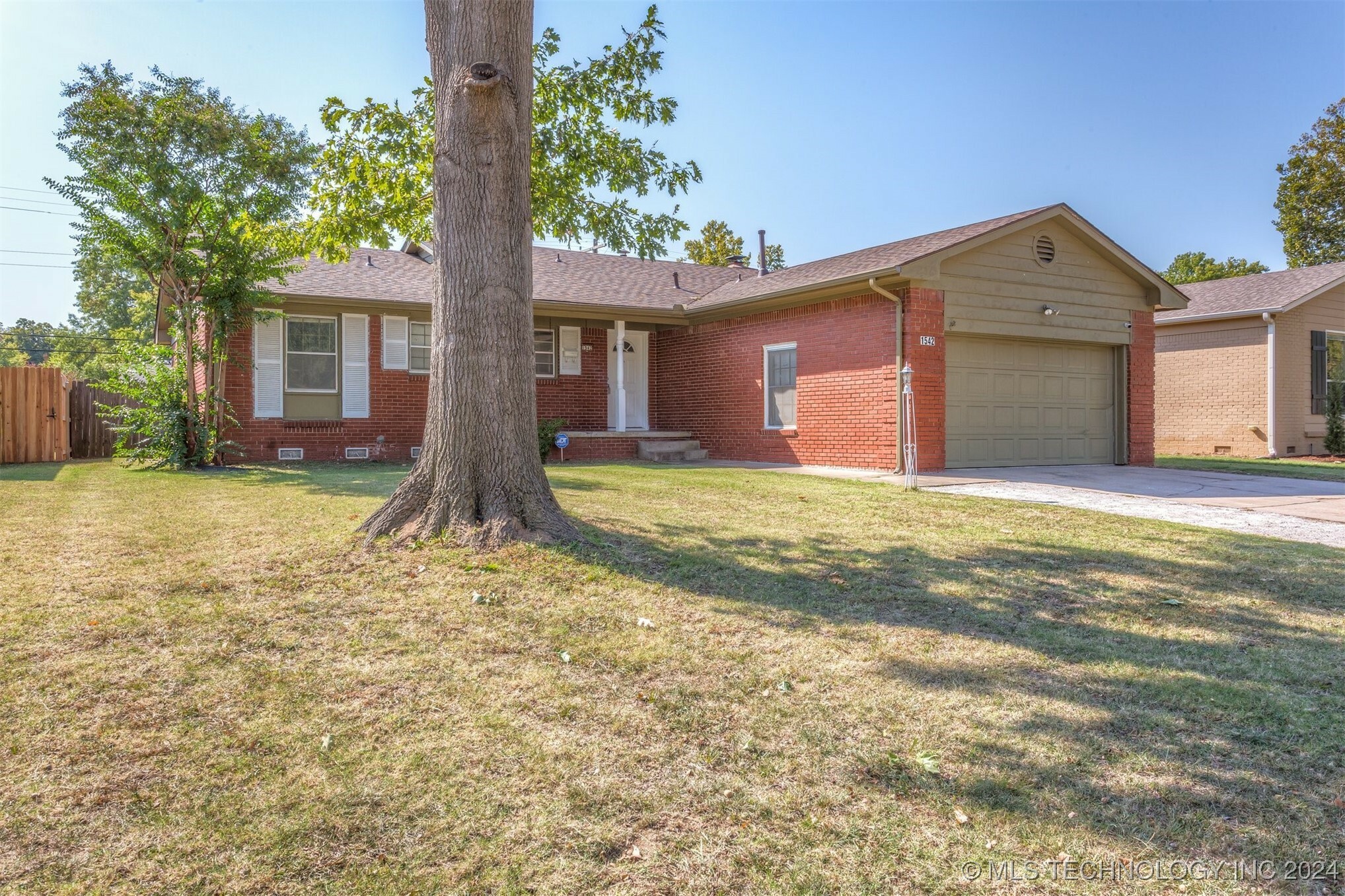 Property Photo:  1542 E 59th Place  OK 74105 