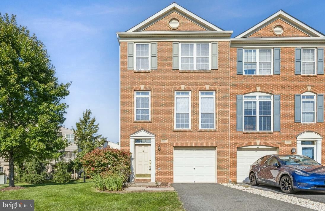 Property Photo:  5251 Prairie Willow Way  VA 20120 