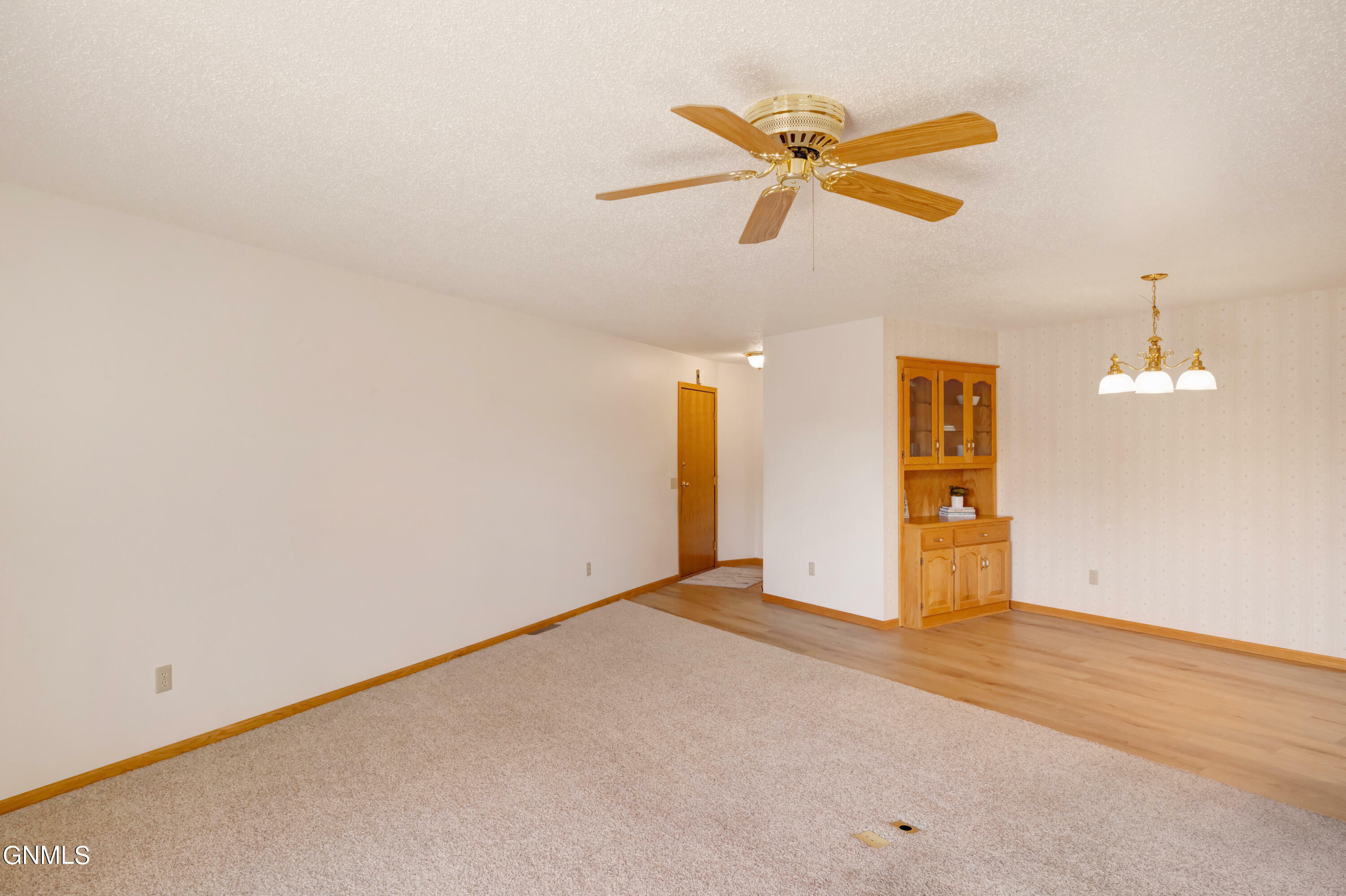 Property Photo:  2636 Gateway Avenue N 202  ND 58503 