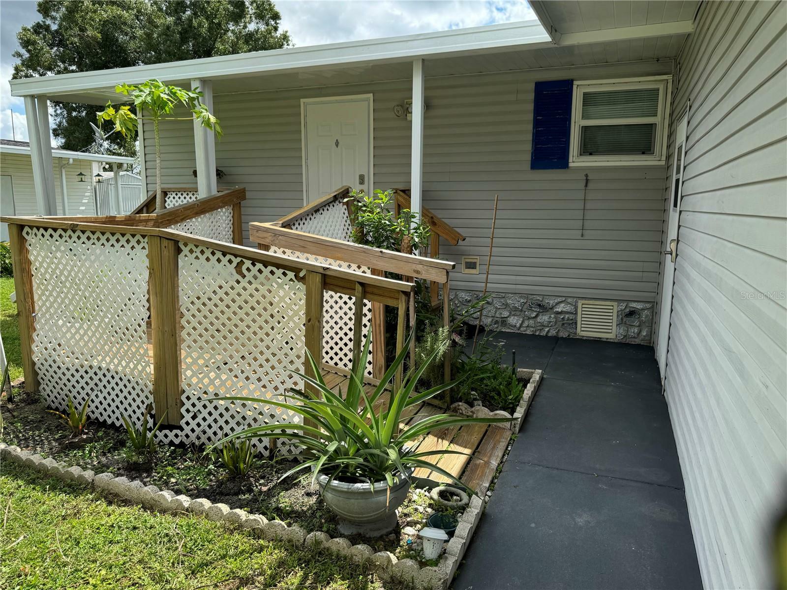 Property Photo:  2644 Einwood Drive  FL 34758 