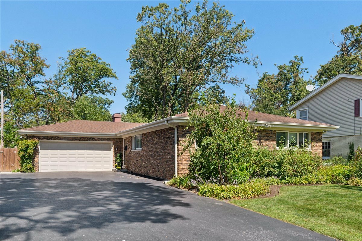 222 W Scranton Avenue  Lake Bluff IL 60044 photo