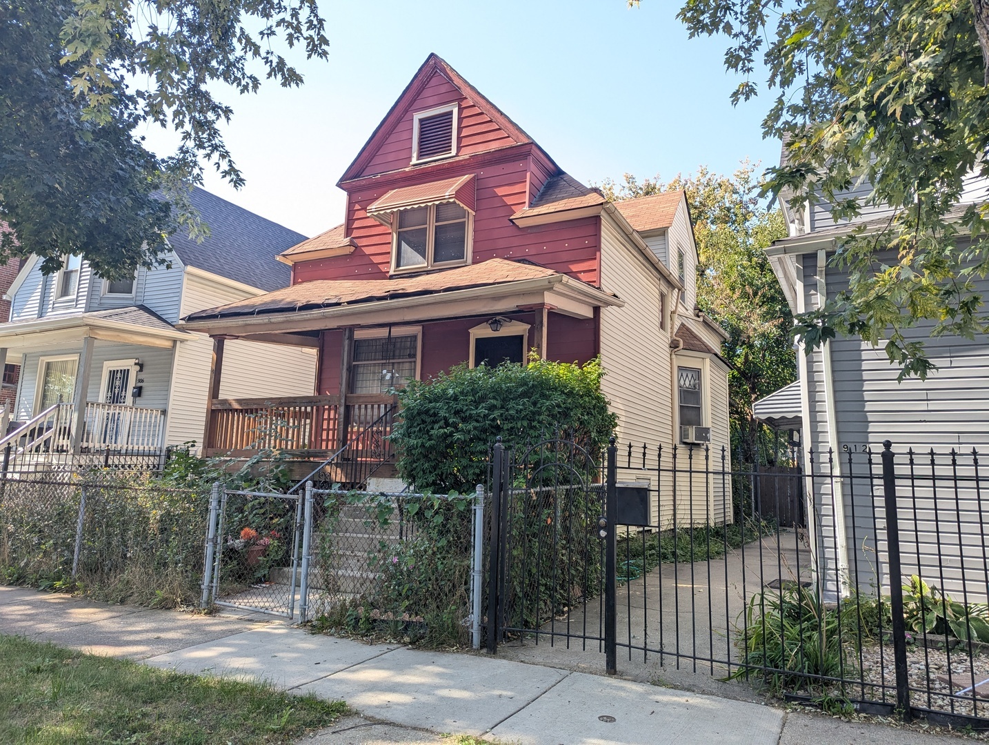 Property Photo:  910 N Lockwood Avenue  IL 60651 