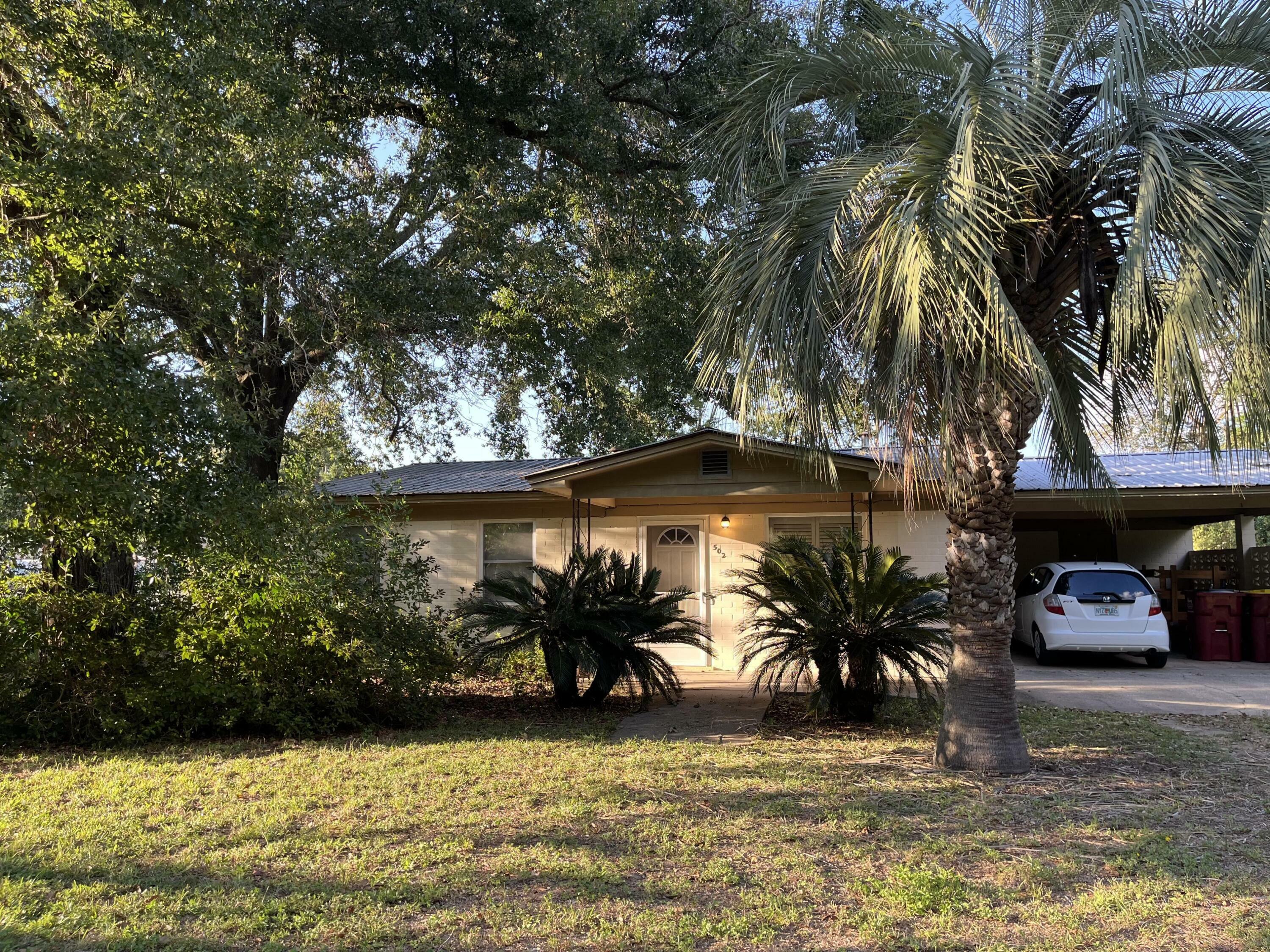 Property Photo:  502 Candlewood Lane  FL 32539 