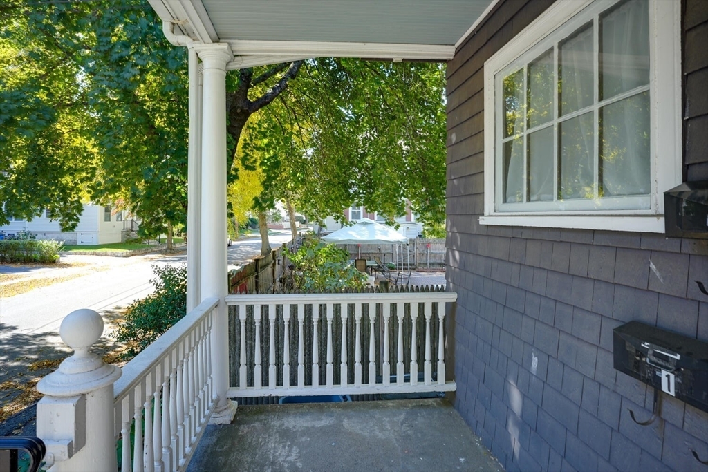 Property Photo:  52 Hawthorne St 2  MA 02478 