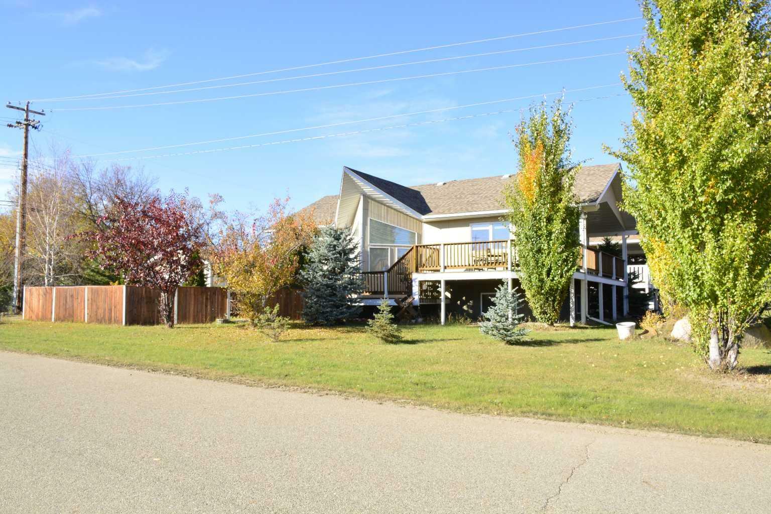 Property Photo:  10422 90 Street  AB T8S 1P1 