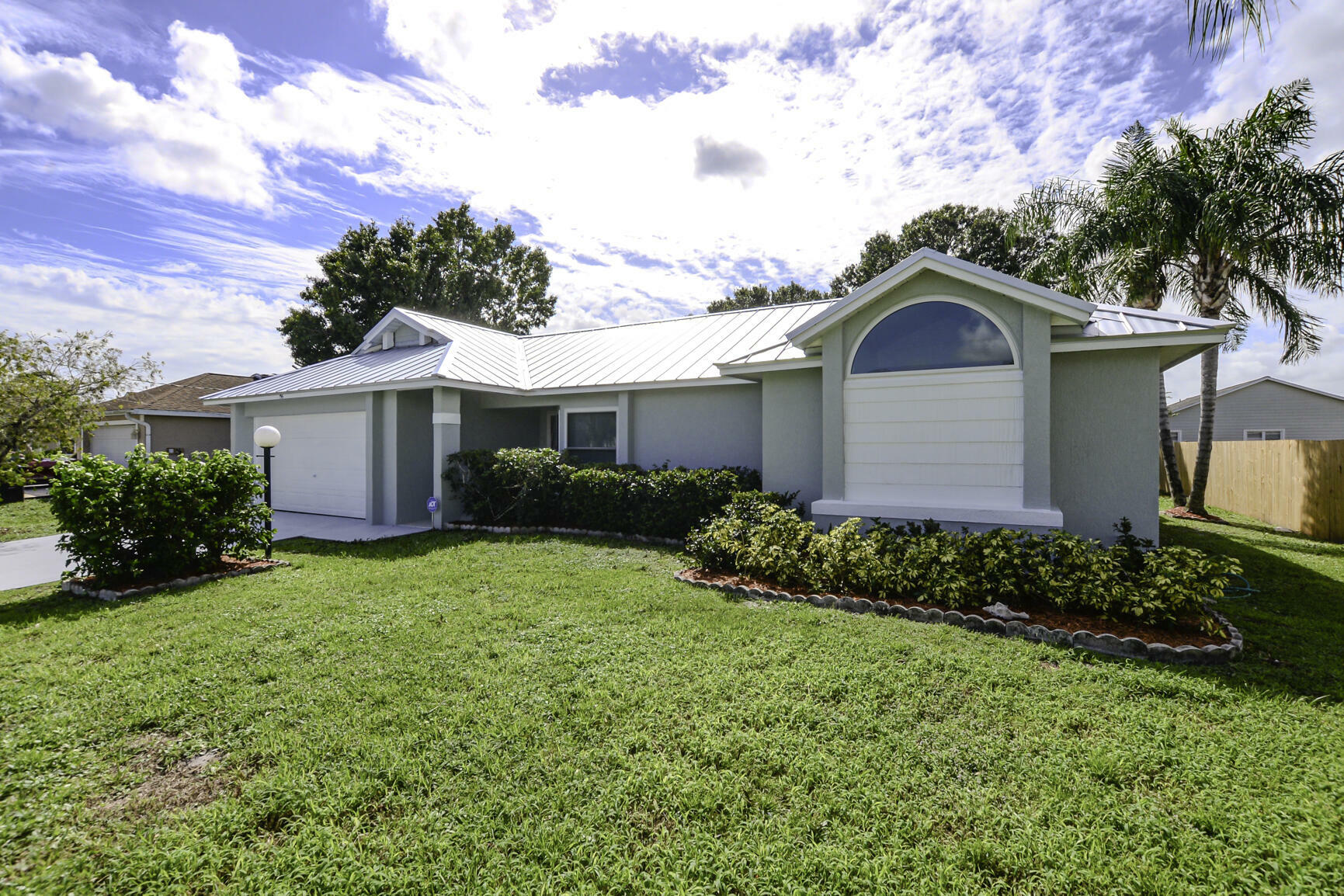 Property Photo:  156 SW Glenwood Drive  FL 34984 