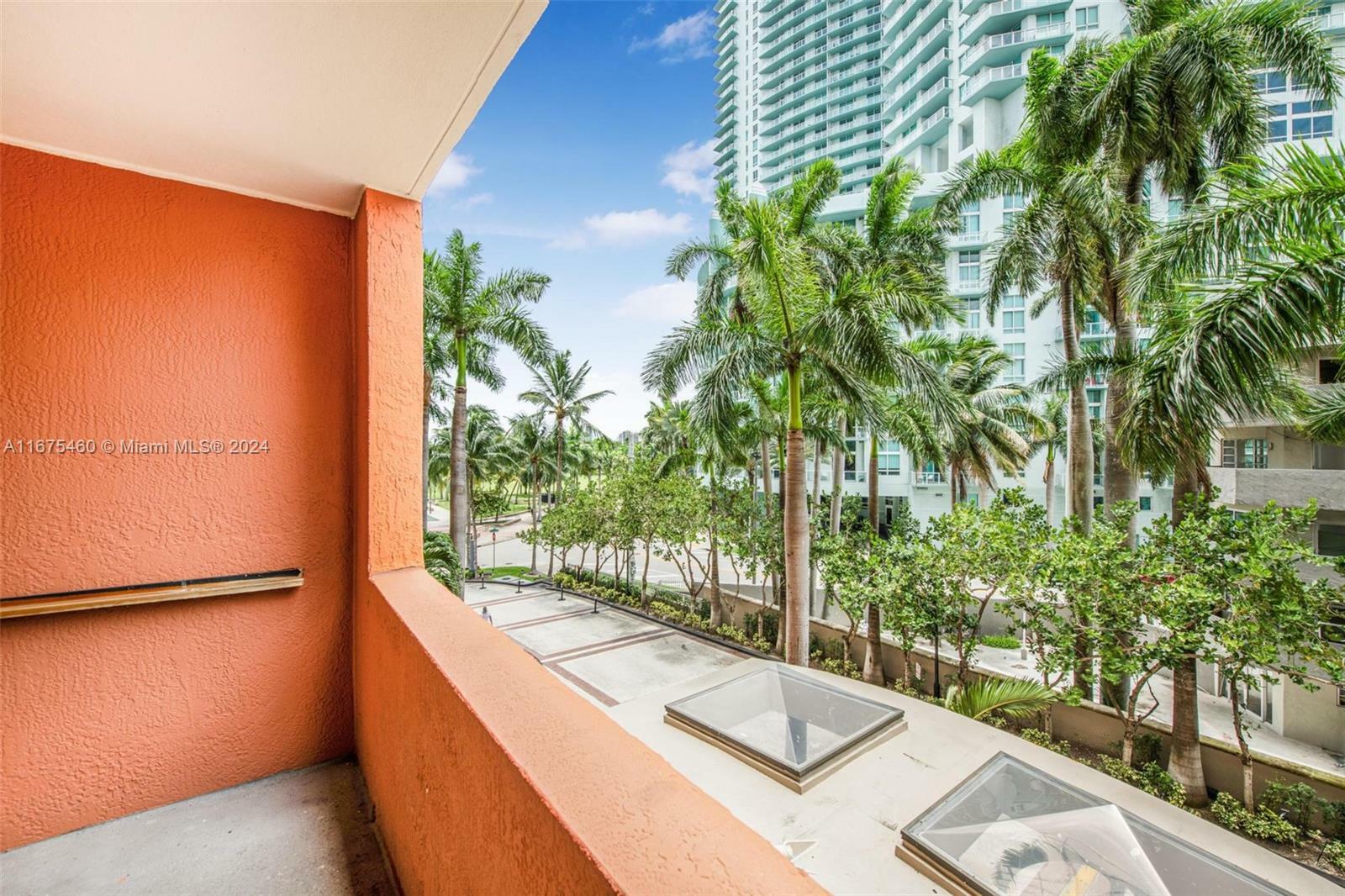 Property Photo:  2000 N Bayshore Dr 306  FL 33137 