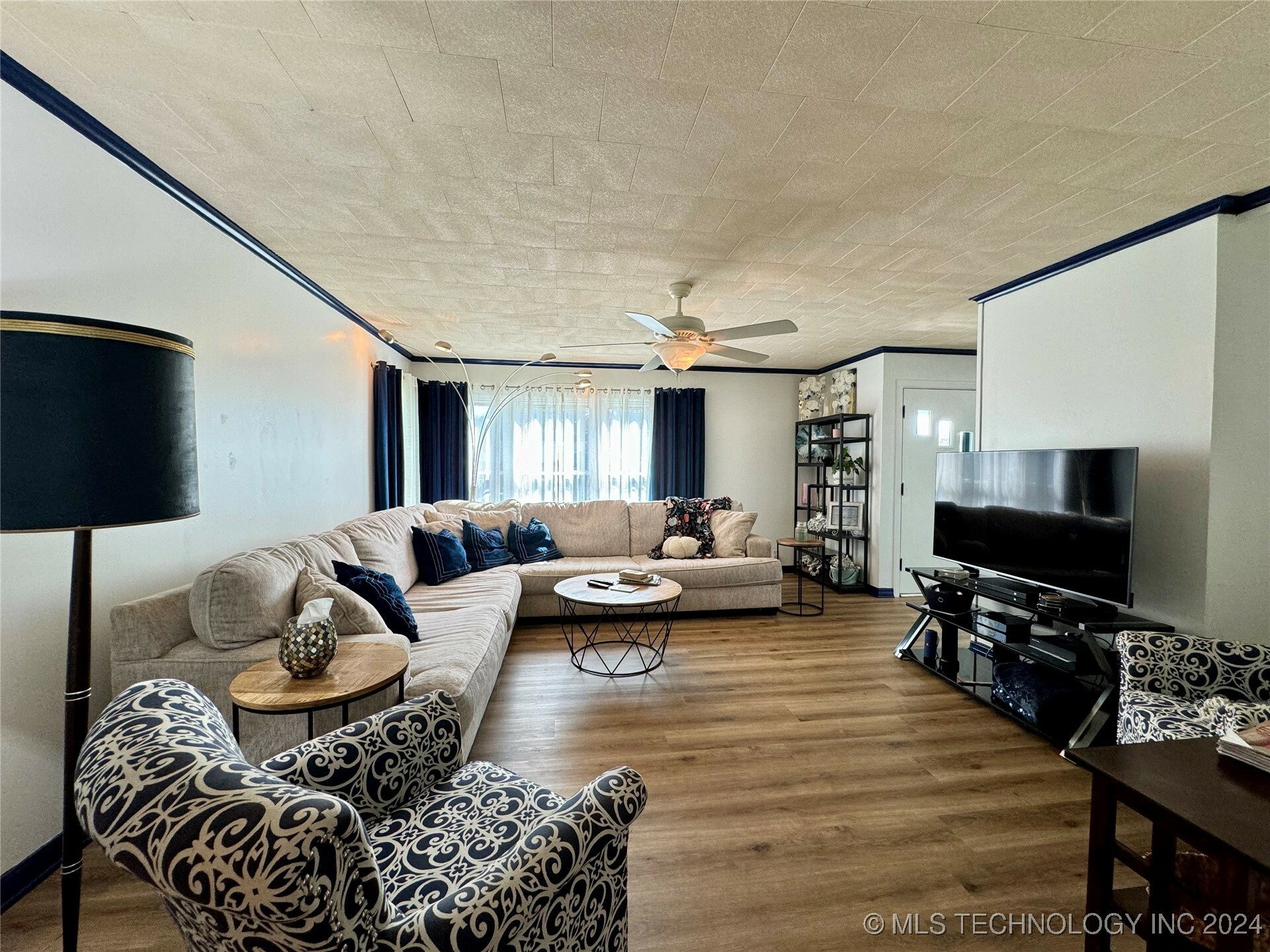 Property Photo:  802 E 5th Street  OK 74023 