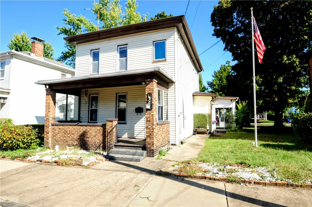 Property Photo:  1215 Virginia Ave  PA 15061 