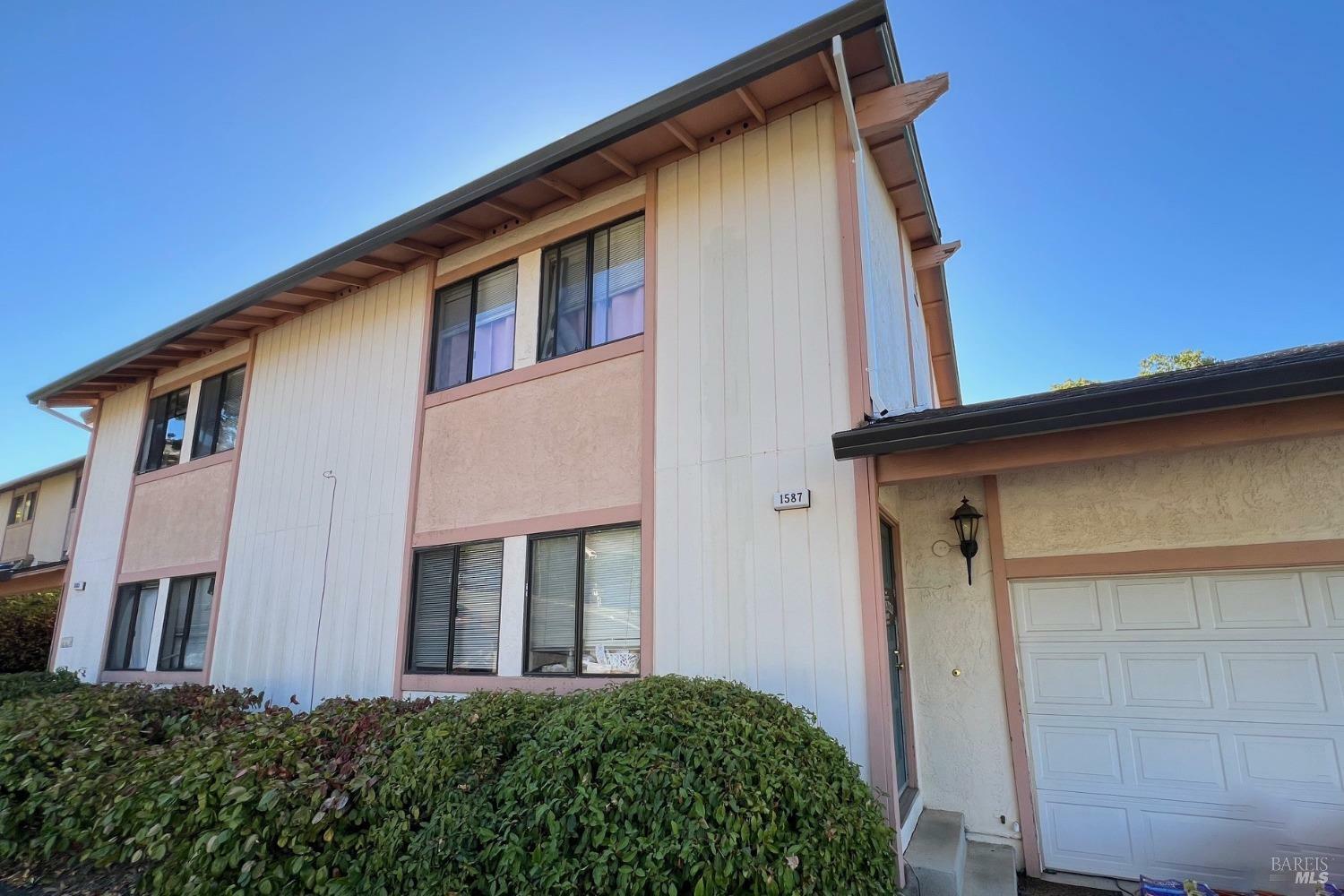 Property Photo:  1583 1587 Merritt Drive  CA 94949 