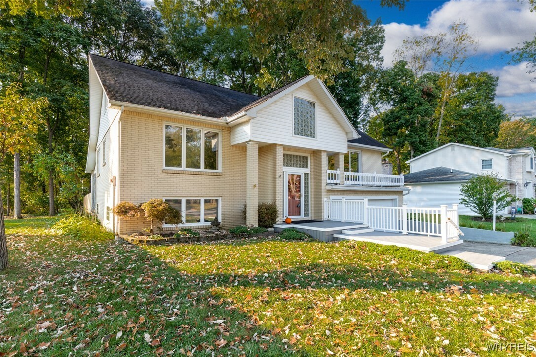 Property Photo:  90 Amberwood Drive  NY 14072 